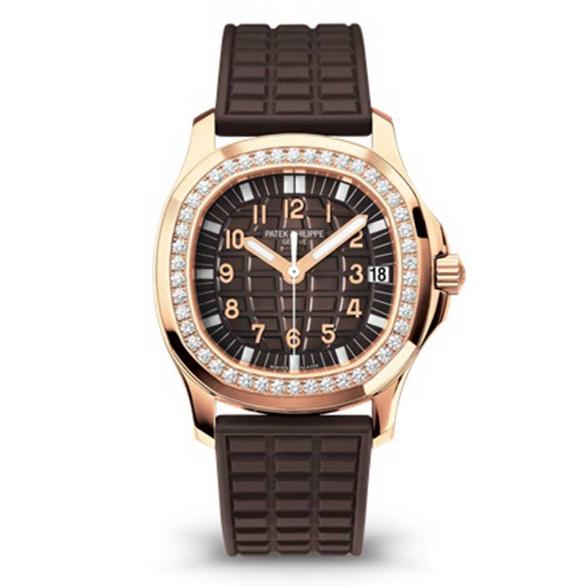 The 18k rose gold copy watches are decorated with diamonds.